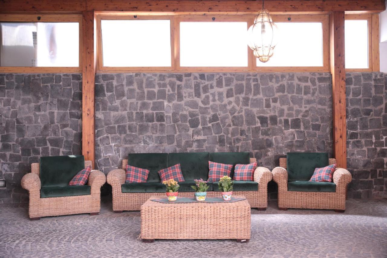 Palazzo Caracciolo Del Sole Bed & Breakfast Terzigno Exterior photo